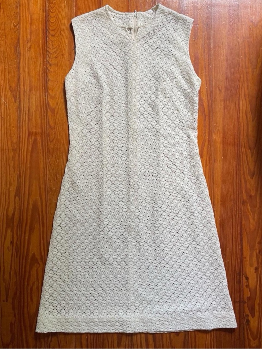Vintage 60s Sleeveless White Eyelet Dress
